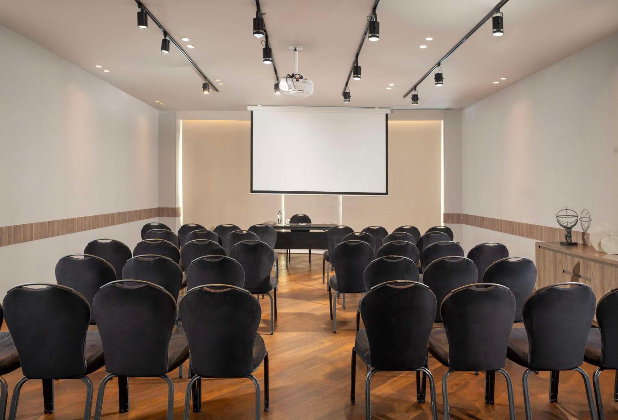 Radisson Blu Hotel Istanbul Ottomare Bagian luar foto Meeting room