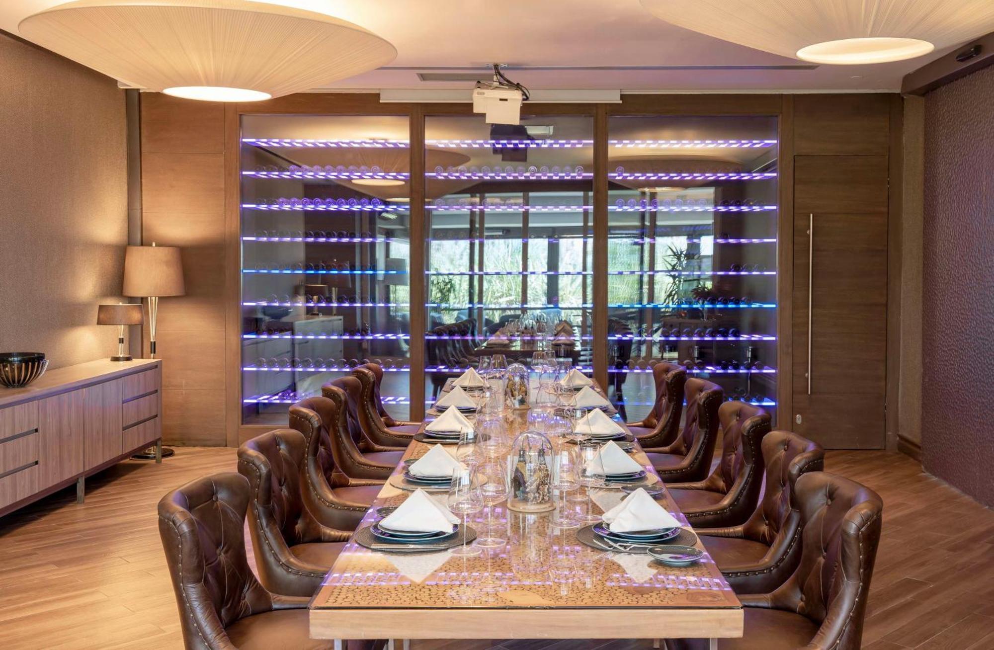 Radisson Blu Hotel Istanbul Ottomare Bagian luar foto The private dining room at the restaurant